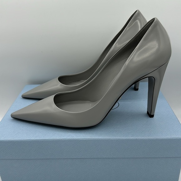 Prada Triangle Show Pointed Toe Pump Heels Grey Size 39.5 EU / 9.5 US NIB - Picture 3 of 9